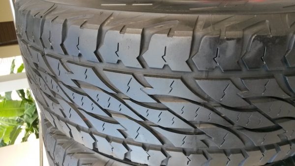 บริดโตน ดอกat265/65/17ปี14 4เส้น