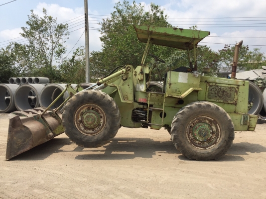 ขายรถตัดล้อยาง CAT 910 เดิมๆจากนอก 2 เพลา ดิสเบรคหน้า เกียร์ท๊อค 1-2-3 สะภาพพร้อมใช้งาน เครื่องแรง ราคา.450000 สนใจโทร081-3531946 ลาย(ID)081-3531946 ต่อ.บางนา ลองรถได้ที่ ปทุม ลำลูกกาคลอง 4 ครับ