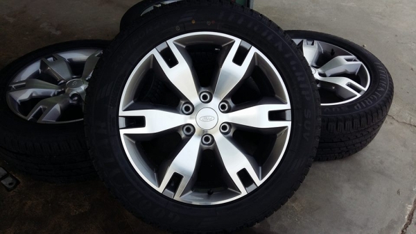 ขายล้อแม็กป้ายแดง ford everest 20" พร้อมยางปี16  สนใจติดต่อ ร้าน ก.เจริญการยางครับ 081-3747940