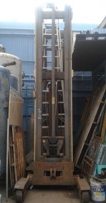 เสารถโฟลฺคลิฟท์ไฟฟ้า