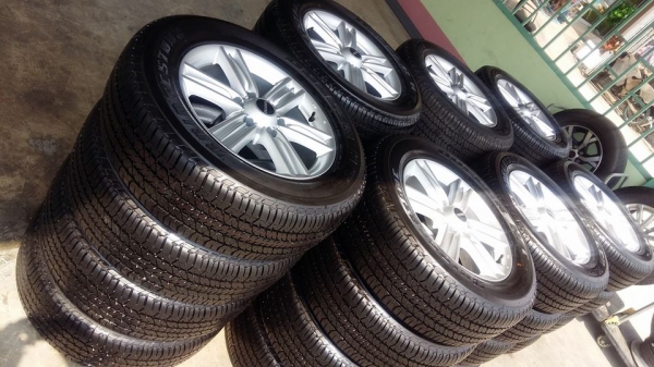 ขายล้อแม็กป้ายแดง d-max 18" ยางปี16สนใจติดต่อ ร้าน ก.เจริญการยาง ครับ 081-3747940