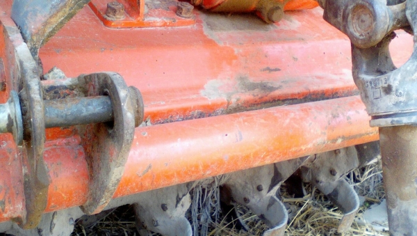 รถไถ 47 แรงอุปกร  3  อย่าง โลตารี ยีห้อตราช้าง   รถปี 54    ช.ม 700 นิดฯฯ  พร้อมลุยงาน ราคาเบา ฯ   400000 บาท ทะเบียนพร้อม   วันทูคอล 0986683479 dtac 0942839369 สิทธิ์ คับ