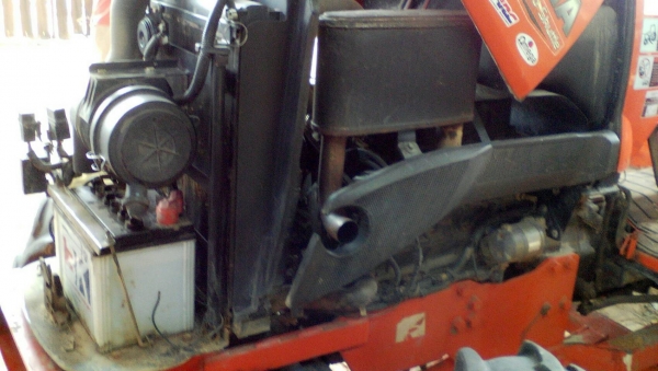 รถไถ 47 แรงอุปกร  3  อย่าง โลตารี ยีห้อตราช้าง   รถปี 54    ช.ม 700 นิดฯฯ  พร้อมลุยงาน ราคาเบา ฯ   400000 บาท ทะเบียนพร้อม   วันทูคอล 0986683479 dtac 0942839369 สิทธิ์ คับ