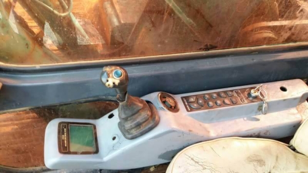 ขาย 890,000 KOBELCO sk 200-5 super  เล่มทะเบียน ไฟฟ้าครบ เครื่องดี ปั้มแรง เอวแน่น ช่วงล่างเต็ม (มีไลน์หัวเจาะ)   รถอยู่ จ.ปทุมธานี โทร&amp;ไอดีไลน์ 0610710295