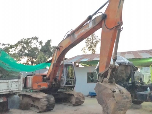 HITACHI EX200-2 ราคา 345,000 บาท เครื่องดี  เมก้าปั้มแรง โช่บาง ใบแทรคสวย เอกสารอินวอยท์  รถอยู่ จ.ร้อยเอ็ด โทร&amp;ไอดีไลน์ 0610710295