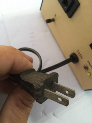 หม้อแปลงไฟจาก 200,220,240v ==> 100,117v ขนาด 1000W (1KVA) ของ TOYOZUMI