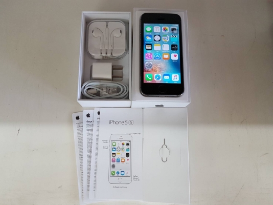 iphone 5S 16 GB ศูนย์ไทย สีดำ สภาพใหม่ มีที่ชาร์ท หูฟัง กล่อง ส่งฟรี