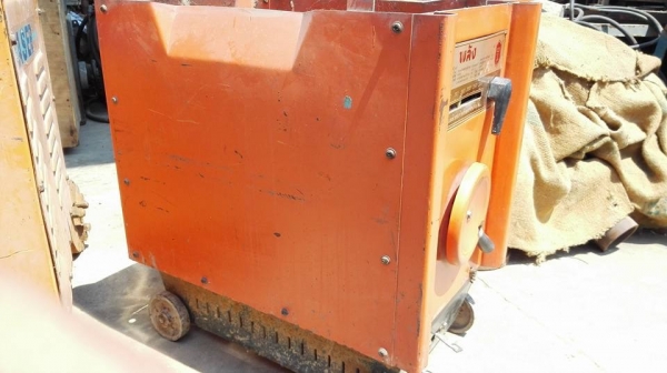 ** SOLD ** ตู้เชื่อมพลังหน้าทอง 300 Amp 220V รุ่นเก๋าเจ้าของเดิมดูแลอย่างดีเก่าเก็บใช้น้อย