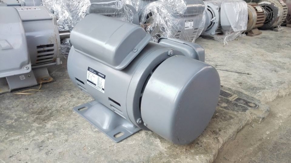 ** SOLD ** มอเตอร์ Hitachi 2 HP 220V ของใหม่ 100\% ไม่เคยโดนไฟ!!