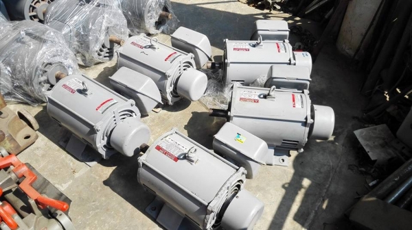 ** SOLD ** มอเตอร์ Mitsubishi &amp; Hitachi 3 HP 220V สภาพ 95\% สดเดิมทุกตัวคัดมาด้วยใจมาเทสได้ครับ!!