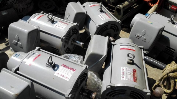 ** SOLD ** มอเตอร์ Mitsubishi &amp; Hitachi 3 HP 220V สภาพ 95\% สดเดิมทุกตัวคัดมาด้วยใจมาเทสได้ครับ!!