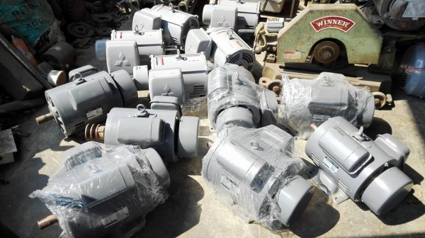 ** SOLD ** มอเตอร์ Mitsubishi &amp; Hitachi 3 HP 220V สภาพ 95\% สดเดิมทุกตัวคัดมาด้วยใจมาเทสได้ครับ!!