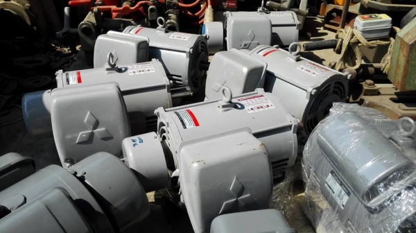 ** SOLD ** มอเตอร์ Mitsubishi &amp; Hitachi 3 HP 220V สภาพ 95\% สดเดิมทุกตัวคัดมาด้วยใจมาเทสได้ครับ!!