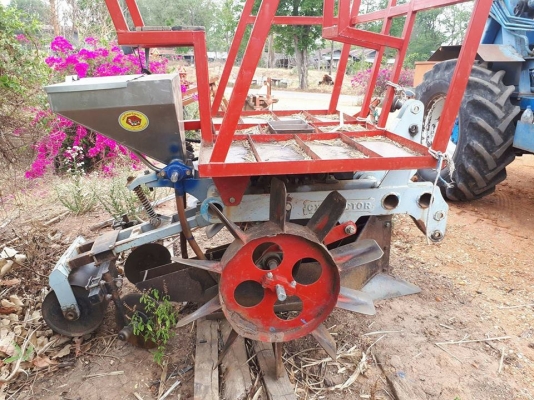 ::เครื่องปลูกอ้อย:: สำหรับติดตั้งที่รถ45แรง ใช้งานน้อย หมดงานแล้วบอกขายไม่แพง โทร. 085-6390132 กาน