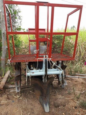 ::เครื่องปลูกอ้อย:: สำหรับติดตั้งที่รถ45แรง ใช้งานน้อย หมดงานแล้วบอกขายไม่แพง โทร. 085-6390132 กาน