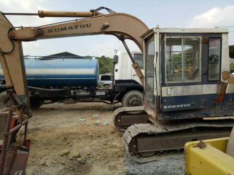 KOMATSU PC60-3