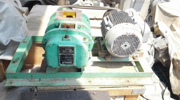 ** SOLD ** รูทโบวเวอร์อัดอากาศญี่ปุ่น 7.5 HP 380V พร้อมใช้งาน