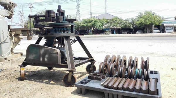 ** SOLD ** เครื่องดัดท่อ STM 3/4"- 3.1/2" มอเตอร์ Mitsu 3 HP 220V ลูกดัดรางรับตัวตู๊จัดเต็ม 10 ชุด เครื่องเดินนุ่มพร้อมใช้งาน