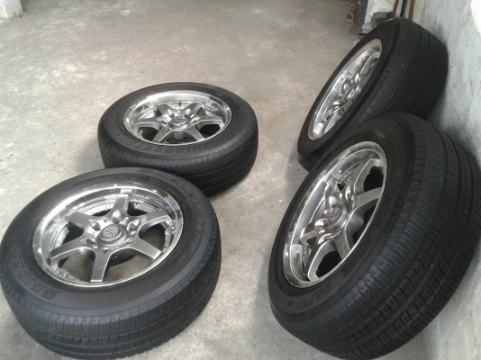 ขอบ17นิ้ว6รู พร้อมยาง ชุดนี้ ราคา 7700 บาท