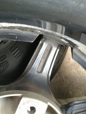 ขอบ17นิ้ว6รู พร้อมยาง ชุดนี้ ราคา 7700 บาท