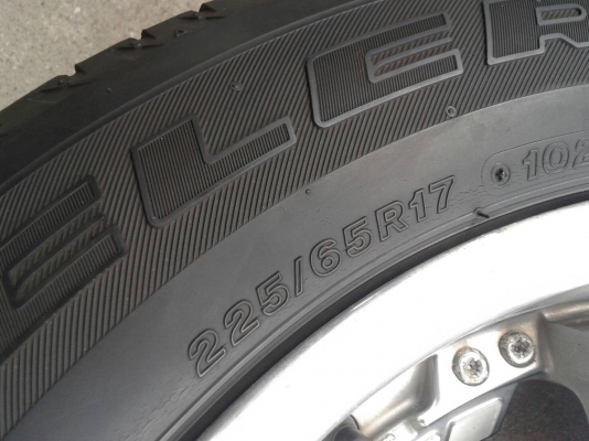 ขอบ17นิ้ว6รู พร้อมยาง ชุดนี้ ราคา 7700 บาท