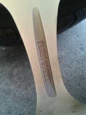 ขอบ17นิ้ว4รู100 พร้อมยาง ชุดนี้ ราคา 6700 บาท