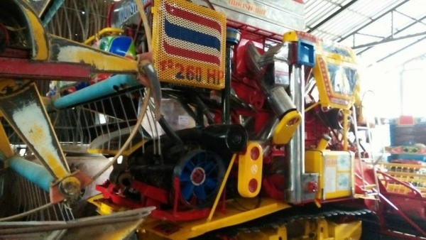 ขายรถเกี่ยวข้าว เกษตรพัฒนาเจ้าช้างไวไฟปี52 เครื่องHINO JO8C260เทอร์โบว์ ช่วงล่าง12ปั๊ม23 โรงงาน เช็คใหม่ทั้งคัน