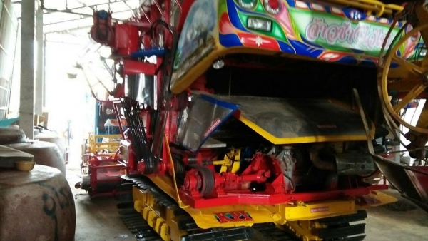 ขายรถเกี่ยวข้าว เกษตรพัฒนาเจ้าช้างไวไฟปี52 เครื่องHINO JO8C260เทอร์โบว์ ช่วงล่าง12ปั๊ม23 โรงงาน เช็คใหม่ทั้งคัน