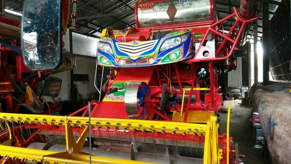 ขายรถเกี่ยวข้าว เกษตรพัฒนาเจ้าช้างไวไฟปี52 เครื่องHINO JO8C260เทอร์โบว์ ช่วงล่าง12ปั๊ม23 โรงงาน เช็คใหม่ทั้งคัน