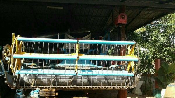 ขายรถเกี่ยวข้าว ไทยเจริญเครื่อง230เทอร์โบว์ ช่วงล่าง10เพลาใหญ่ ปั๊ม23อุ้ม2.5ตัน สภาพพร้อมใช้งาน