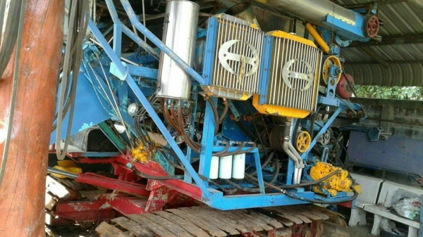 ขายรถเกี่ยวข้าว ไทยเจริญเครื่อง230เทอร์โบว์ ช่วงล่าง10เพลาใหญ่ ปั๊ม23อุ้ม2.5ตัน สภาพพร้อมใช้งาน