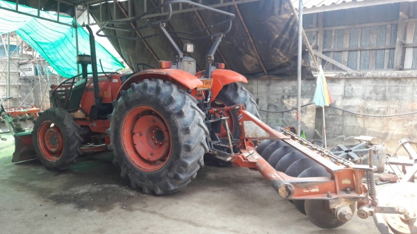 ขายรถไถKubota M7040 รถสวยเดิมๆๆสภาพดีพร้อมใช้ อุปกรณ์หน้าหลัง มีเล่มพร้อมโอนครับ