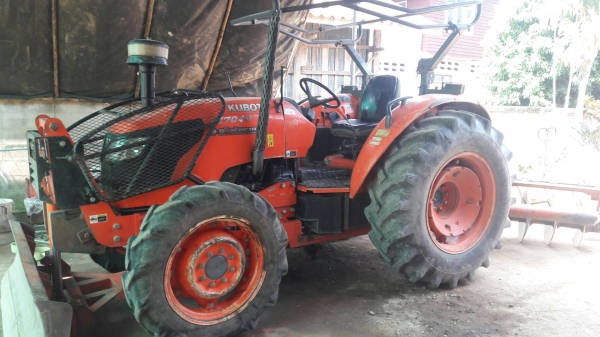 ขายรถไถKubota M7040 รถสวยเดิมๆๆสภาพดีพร้อมใช้ อุปกรณ์หน้าหลัง มีเล่มพร้อมโอนครับ