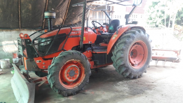 ขายรถไถKubota M7040 รถสวยเดิมๆๆสภาพดีพร้อมใช้ อุปกรณ์หน้าหลัง มีเล่มพร้อมโอนครับ
