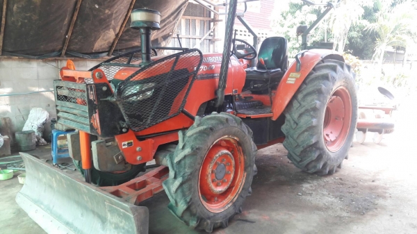ขายรถไถKubota M7040 รถสวยเดิมๆๆสภาพดีพร้อมใช้ อุปกรณ์หน้าหลัง มีเล่มพร้อมโอนครับ