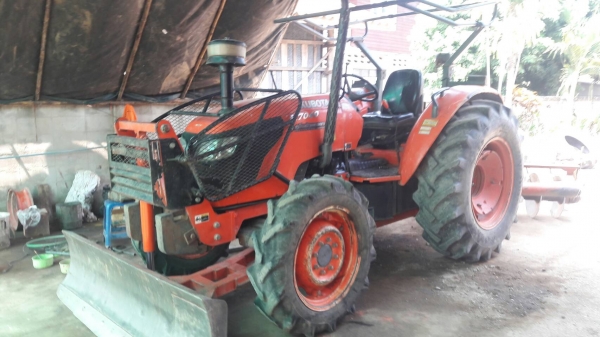 ขายรถไถKubota M7040 รถสวยเดิมๆๆสภาพดีพร้อมใช้ อุปกรณ์หน้าหลัง มีเล่มพร้อมโอนครับ