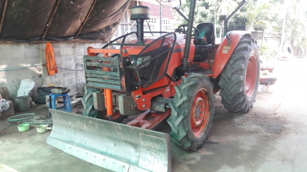 ขายรถไถKubota M7040 รถสวยเดิมๆๆสภาพดีพร้อมใช้ อุปกรณ์หน้าหลัง มีเล่มพร้อมโอนครับ