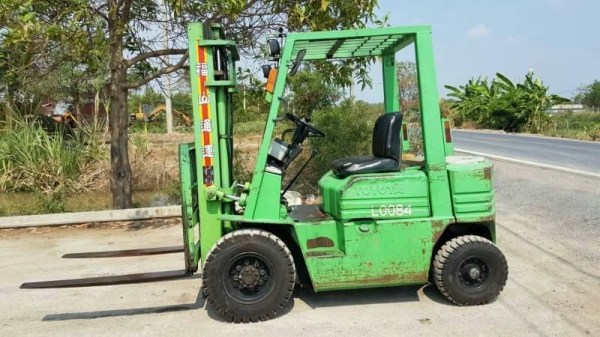 ขายด่วนรถยกTOYOTA 5FG20ยก2ตันเสาสูง3เมตรเคื่องโตต้า4สูบ5Kเบนซินติดแก็สได้รถนอกเพิ่งนำเข้ามายังไม่เคยใช้งานในเมืองไทยเลย