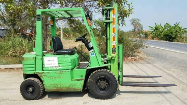 ขายด่วนรถยกTOYOTA 5FG20ยก2ตันเสาสูง3เมตรเคื่องโตต้า4สูบ5Kเบนซินติดแก็สได้รถนอกเพิ่งนำเข้ามายังไม่เคยใช้งานในเมืองไทยเลย