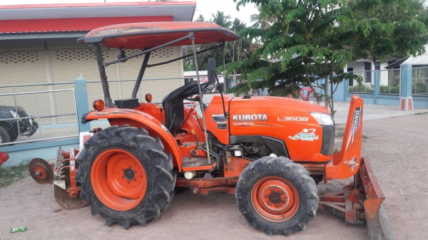 ขายรถไถKubota L3608 รถสวยเดิมๆๆสภาพดีพร้อมใช้ อุปกรณ์ครบ3ชิ้น มีเล่มพร้อมโอนครับ ขายรถไถKubota L3608 รถสวยเดิมๆๆสภาพดีพร้อมใช้ อุปกรณ์ครบ3ชิ้น มีเล่มพร้อมโอนครับ