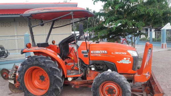 ขายรถไถKubota L3608 รถสวยเดิมๆๆสภาพดีพร้อมใช้ อุปกรณ์ครบ3ชิ้น มีเล่มพร้อมโอนครับ ขายรถไถKubota L3608 รถสวยเดิมๆๆสภาพดีพร้อมใช้ อุปกรณ์ครบ3ชิ้น มีเล่มพร้อมโอนครับ
