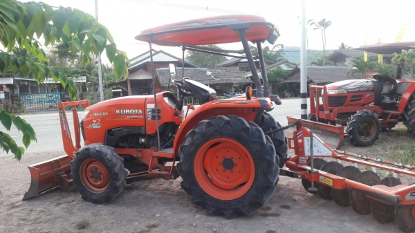 ขายรถไถKubota L3608 รถสวยเดิมๆๆสภาพดีพร้อมใช้ อุปกรณ์ครบ3ชิ้น มีเล่มพร้อมโอนครับ ขายรถไถKubota L3608 รถสวยเดิมๆๆสภาพดีพร้อมใช้ อุปกรณ์ครบ3ชิ้น มีเล่มพร้อมโอนครับ