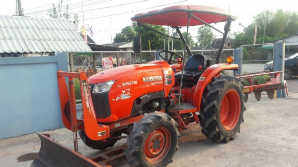 ขายรถไถKubota L3608 รถสวยเดิมๆๆสภาพดีพร้อมใช้ อุปกรณ์ครบ3ชิ้น มีเล่มพร้อมโอนครับ ขายรถไถKubota L3608 รถสวยเดิมๆๆสภาพดีพร้อมใช้ อุปกรณ์ครบ3ชิ้น มีเล่มพร้อมโอนครับ