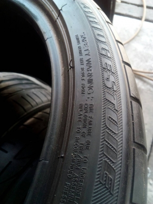 225/40R19 คู่หน้า 255/35R19 คู่หลัง BRIDGESTONE POTENZA S001 ปี13 ชุด 4 เส้น โทร.063-286-3551,081-427-3941 ตจว.ส่งได้ครับ 225/40R19 คู่หน้า 255/35R19 คู่หลัง BRIDGESTONE POTENZA S001 ปี13 ชุด 4 เส้น โทร.063-286-3551,081-427-3941 ตจว.ส่งได้ครับ