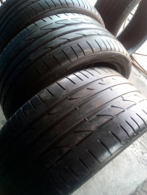 225/40R19 คู่หน้า 255/35R19 คู่หลัง BRIDGESTONE POTENZA S001 ปี13 ชุด 4 เส้น โทร.063-286-3551,081-427-3941 ตจว.ส่งได้ครับ 225/40R19 คู่หน้า 255/35R19 คู่หลัง BRIDGESTONE POTENZA S001 ปี13 ชุด 4 เส้น โทร.063-286-3551,081-427-3941 ตจว.ส่งได้ครับ