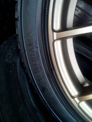 แม๊กขอบ17 ขนาด 5 รู100/114 พร้อมยาง YOKOHAMA ADVAN 215-45R17 ชุด 4 ล้อ 9000 บาท โทร.063-286-3551,081-427-3941 แม๊กขอบ17 ขนาด 5 รู100/114 พร้อมยาง YOKOHAMA ADVAN 215-45R17 ชุด 4 ล้อ 9000 บาท โทร.063-286-3551,081-427-3941