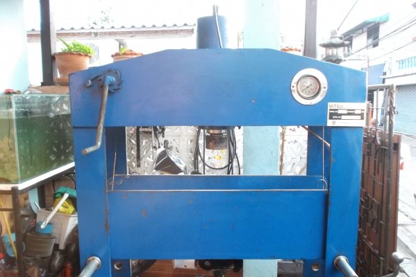 แท่นอัด30ตันฐานกว้าง90ซม สูง170ซม พร้อมใช้ แท่นอัด30ตันฐานกว้าง90ซม สูง170ซม พร้อมใช้