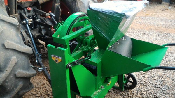 ขายเครื่องย่อยกิ่งไม้ ต่อพ่วงกับรถไถได้เลย ราคา 27,000 สามย่านแทรคเตอร์ อ.แกลง จ.ระยอง 0818618678,0899347475 https://www.facebook.com/DC-Tractor-Rayong-3071545327&hellip;/shop&hellip; id line=081-8618678 id line=089-9347475