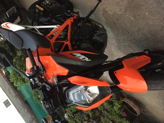 ขาย Ktm 1290 SuperDuke 2015 รถสวยกริ๊ปๆทั้งคัน ออกศูนย์พร้อมทะเบียนคู่มือกุญแจ3ดอกครบๆขายเงินสดเท่านั้น ราคา 550,000 บาท ขอขายราคานี้เน้นนะครับรถสวยแต่จัดไฟแน้นไม่ได้ครับคันนี้ อยากได้รถสวยเครื่องดีๆสดๆเหมือนรถพึ่งออกจากโชว์รูมราคาเร้าใจคันนี้เลย  โทร. 08