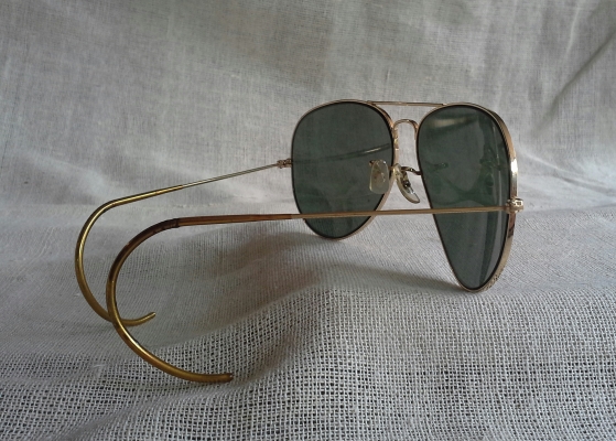 แว่นตาท่านนายพลแมคอาร์เธอร์ 'ตัวเทพบุตร' ที่สุดแห่งเลนส์หายาก! Vintage B&L RAY-BAN AVIATOR USA บิ๊กไซซ์! ตัวแท้! จริงใจ-ไม่จิงโจ้! แว่นตาท่านนายพลแมคอาร์เธอร์ 'ตัวเทพบุตร' ที่สุดแห่งเลนส์หายาก! Vintage B&L RAY-BAN AVIATOR USA บิ๊กไซซ์! ตัวแท้! จริงใจ-ไม่จิงโจ้!